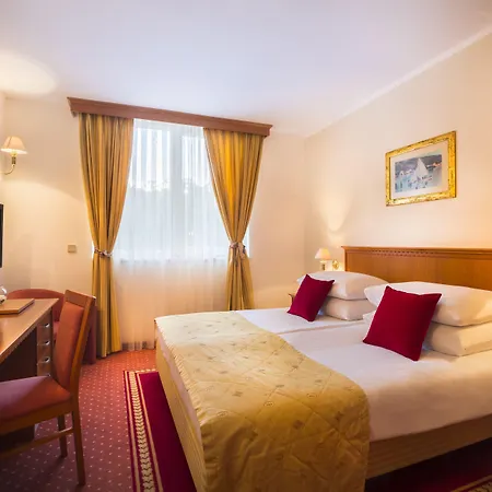 Valamar Adria 4* באסקה