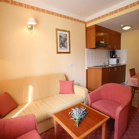 Valamar Adria Hotell 4*