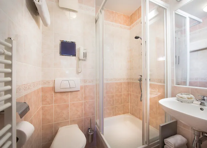 מלון Valamar Adria 4*