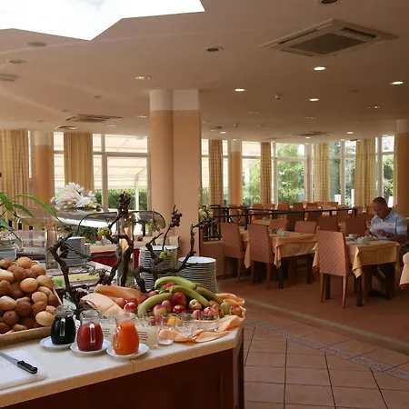 Szálloda Valamar Adria 4*